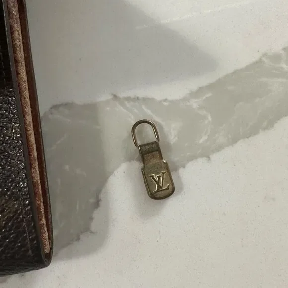 Vintage Louis Vuitton Monogram Sarah Wallet - Picture 11 of 12